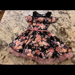 Girls Dress size 7 worn once. Great condition